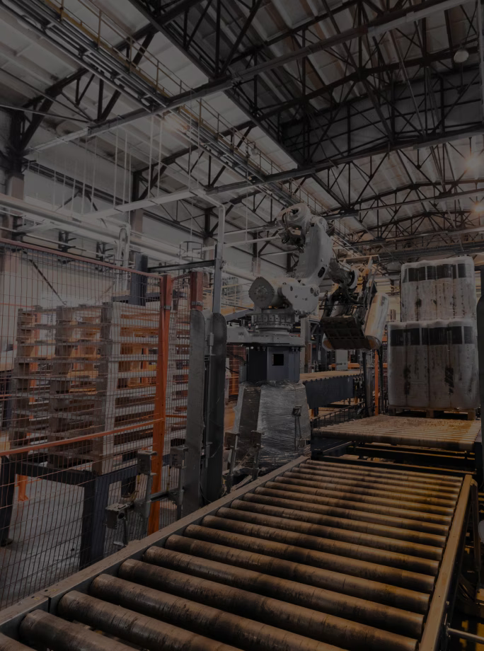Atelier de production automatisé avec équipements de manutention et ligne de fabrication